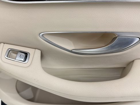 Used 2018 Mercedes-Benz GLC 300 w/ Premium Package image 29