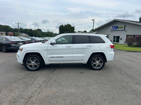 Used 2021 Jeep Grand Cherokee Overland AWD/4WD image 3