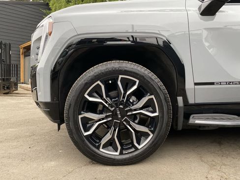 Used 2025 GMC Sierra EV Denali AWD/4WD image 11