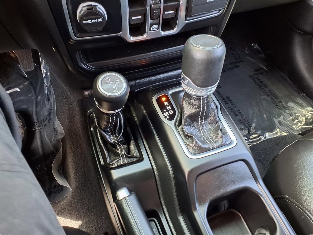 Used 2022 Jeep Wrangler Unlimited Sahara w/ Cold Weather Group AWD/4WD image 11