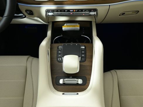 New 2026 Mercedes-Benz GLS 450 4MATIC image 19