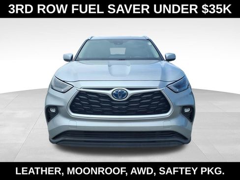 Used 2022 Toyota Highlander XLE AWD/4WD image 3