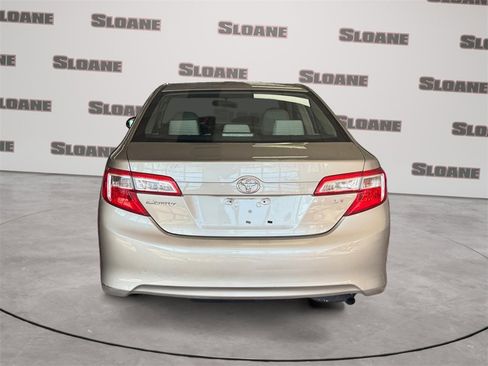 Used 2014 Toyota Camry LE image 4