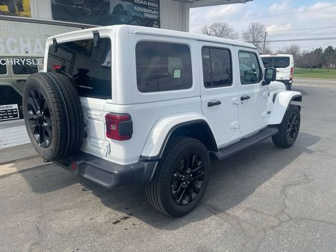 Used 2025 Jeep Wrangler Unlimited Sahara image 3