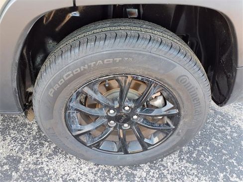 Used 2023 Jeep Cherokee Altitude Lux image 34