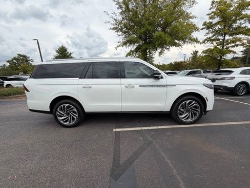 New 2025 Lincoln Navigator L Reserve image 15