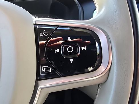 Used 2019 Volvo XC90 T6 Momentum w/ Advanced Package AWD/4WD image 24
