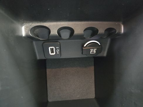 Used 2019 Jeep Cherokee Latitude w/ Popular Appearance Group FWD image 21