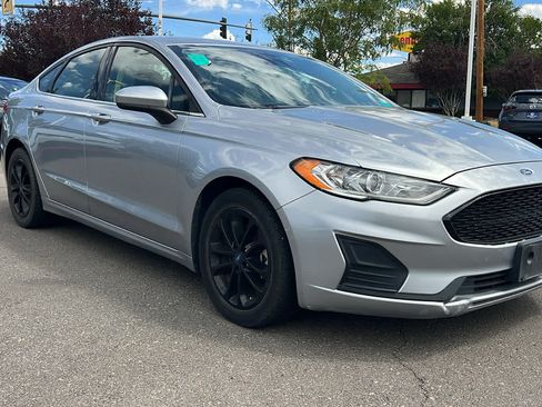 Used 2020 Ford Fusion SE FWD image 3