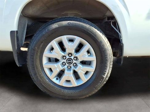 Used 2022 Nissan Frontier SV w/ Technology Package image 21