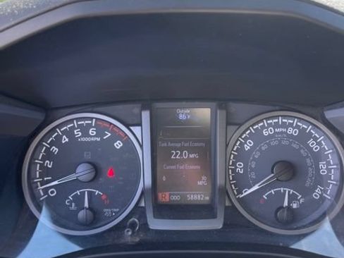 Used 2020 Toyota Tacoma TRD Off-Road w/ TRD Premium Off Road Package AWD/4WD image 9