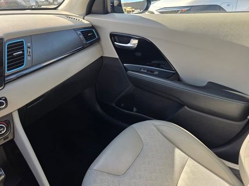 Used 2018 Kia Niro EX image 33