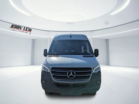 Used 2022 Mercedes-Benz Sprinter 3500 image 7