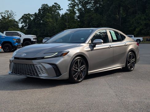 Used 2025 Toyota Camry XSE FWD image 5