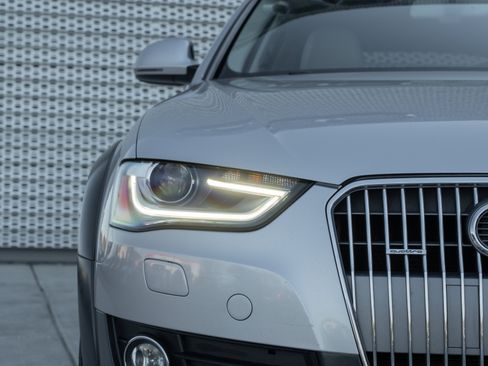 Used 2015 Audi A4 Premium Plus w/ Technology Package image 32