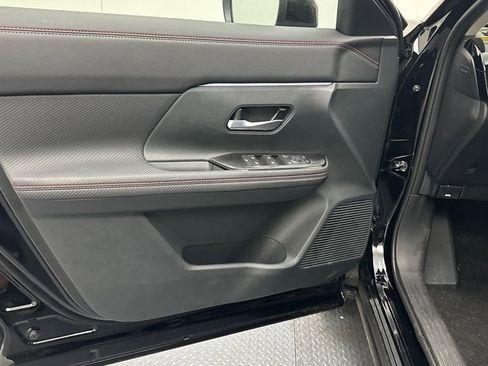 New 2025 Nissan Kicks SR w/ SR Premium Package image 16