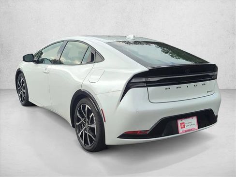 Used 2025 Toyota Prius Plug-In Hybrid image 8