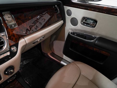 Used 2015 Rolls-Royce Ghost RWD image 13