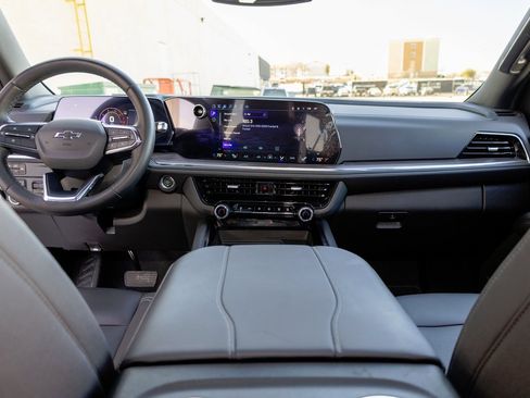 Used 2025 Chevrolet Suburban Z71 w/ Comfort Package image 16