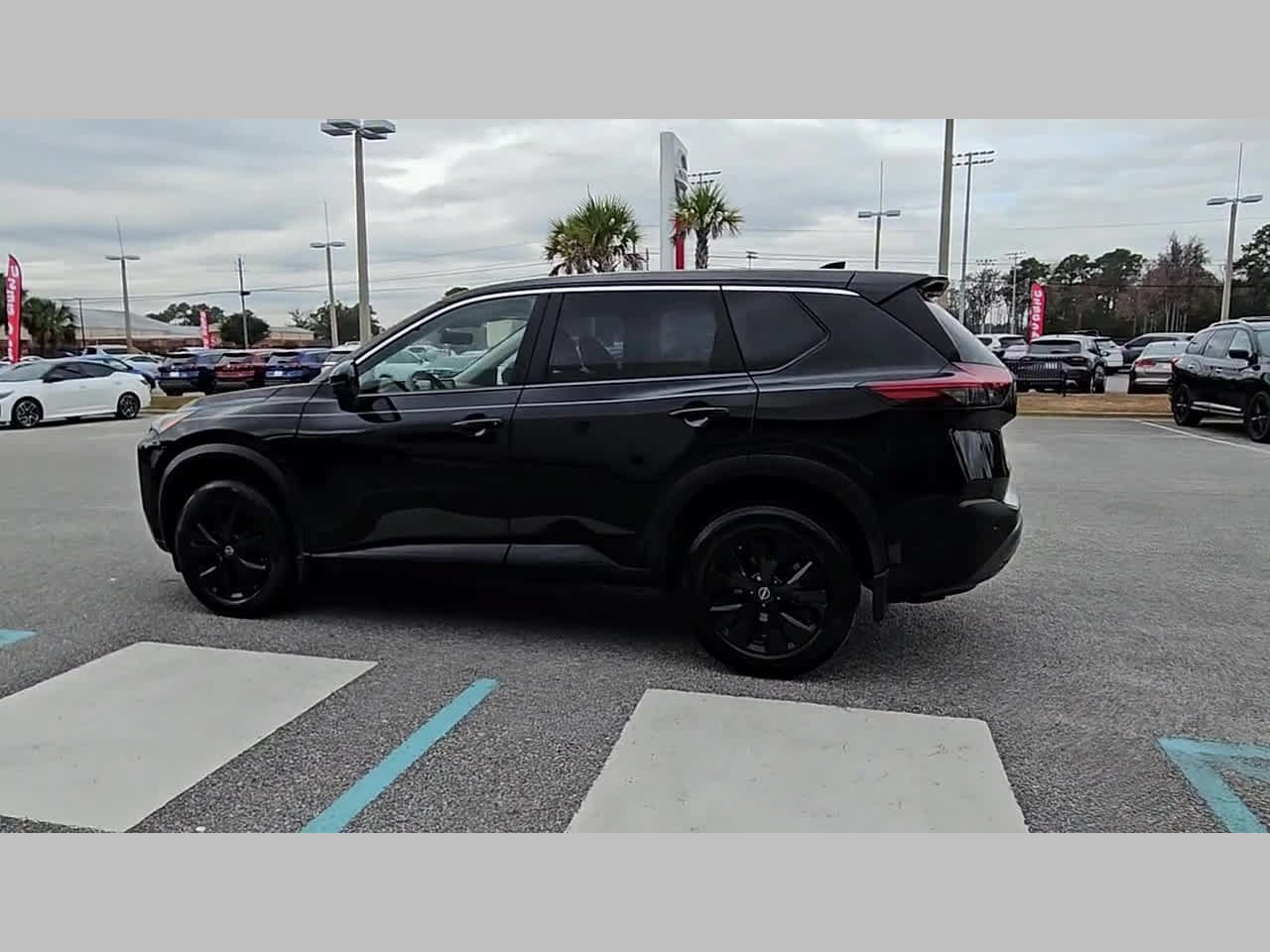 Used 2023 Nissan Rogue SV AWD/4WD image 29