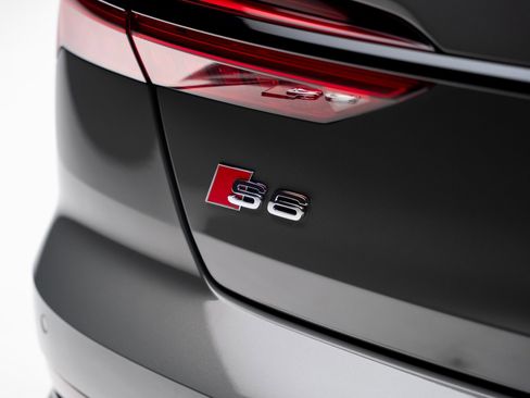 Used 2024 Audi S6 Premium Plus w/ Premium Plus Package image 31