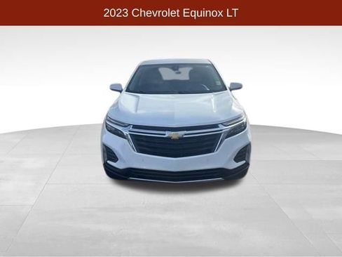 Used 2023 Chevrolet Equinox LT image 2