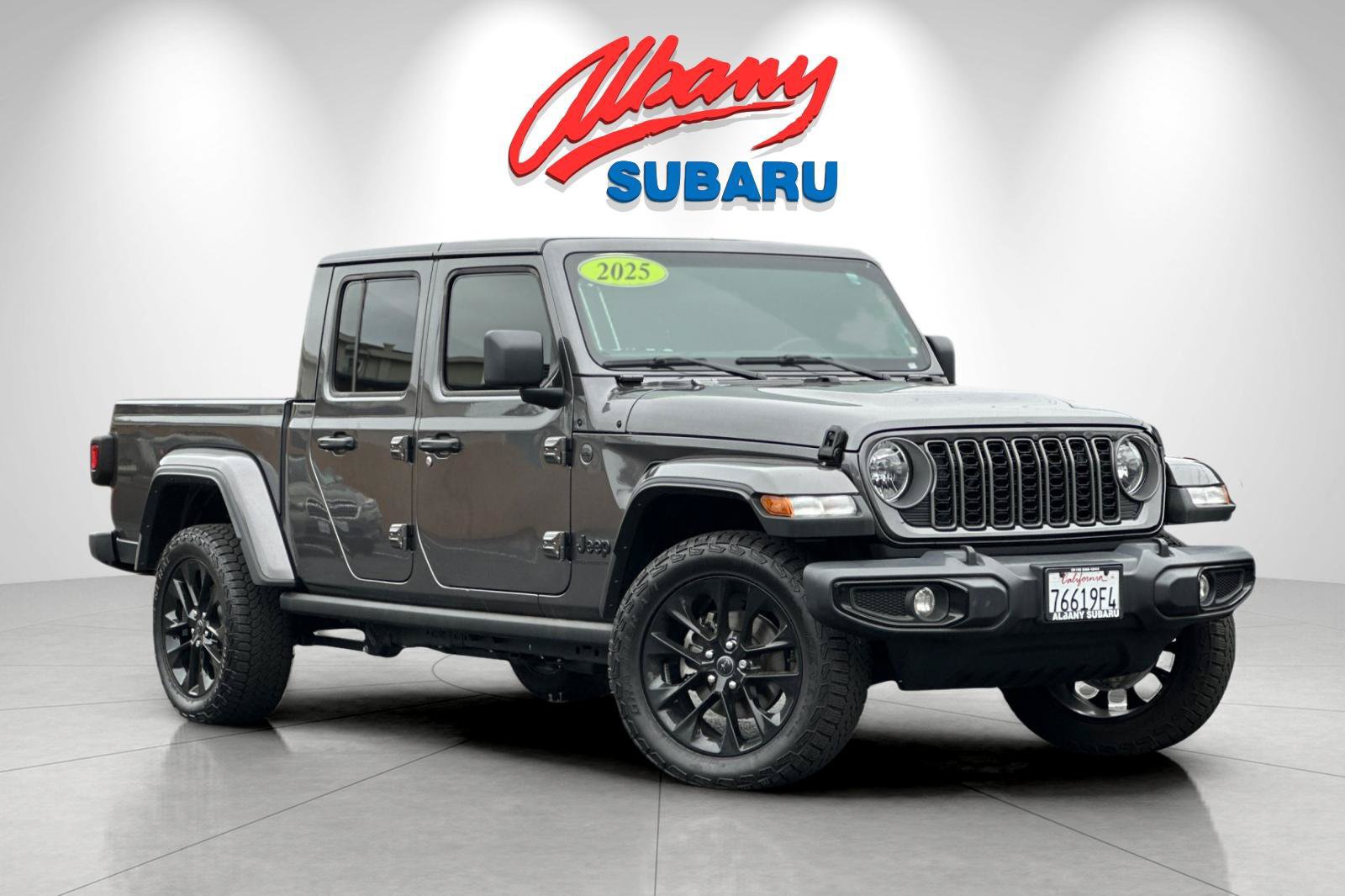Used 2025 Jeep Gladiator Sport AWD/4WD image 2