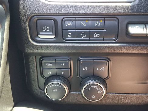 Used 2024 Chevrolet Tahoe High Country w/ Premium Package 2 AWD/4WD image 23