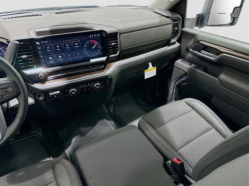 New 2026 GMC Sierra 2500 SLE w/ SLE Convenience Package image 24