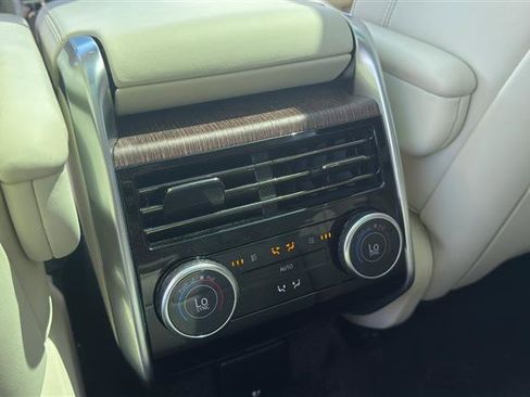 Used 2025 Land Rover Range Rover SE AWD/4WD image 25