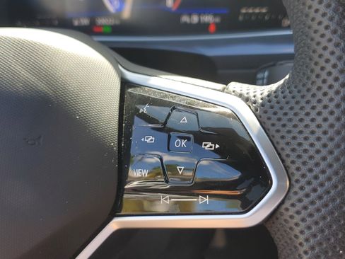 Used 2023 Volkswagen Tiguan SE R-Line image 30