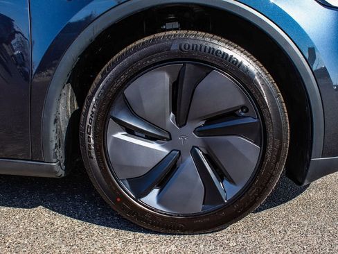 Used 2026 Tesla Model Y AWD image 7