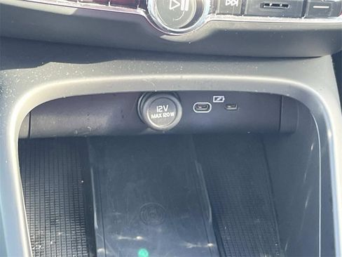 Used 2025 Volvo XC40 B5 Core w/ Climate Package image 36