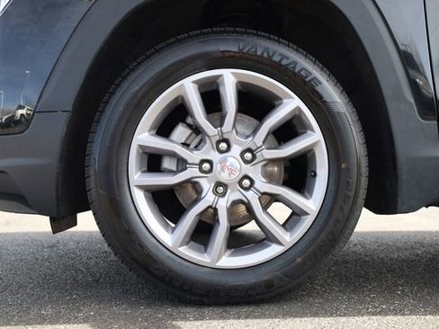 Used 2024 GMC Terrain SLT AWD/4WD image 9