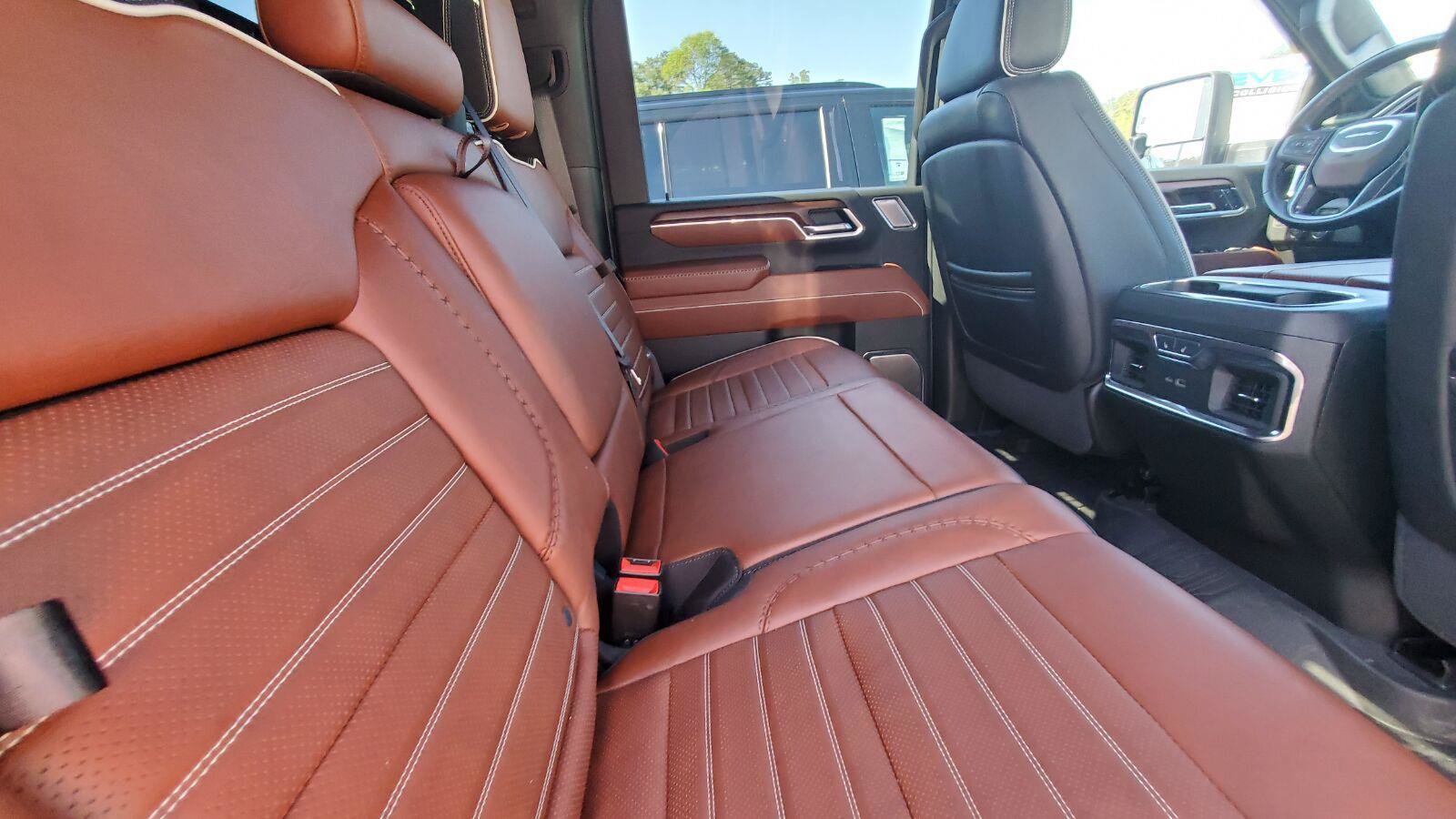 Used 2024 GMC Sierra 2500 Denali Ultimate AWD/4WD image 6