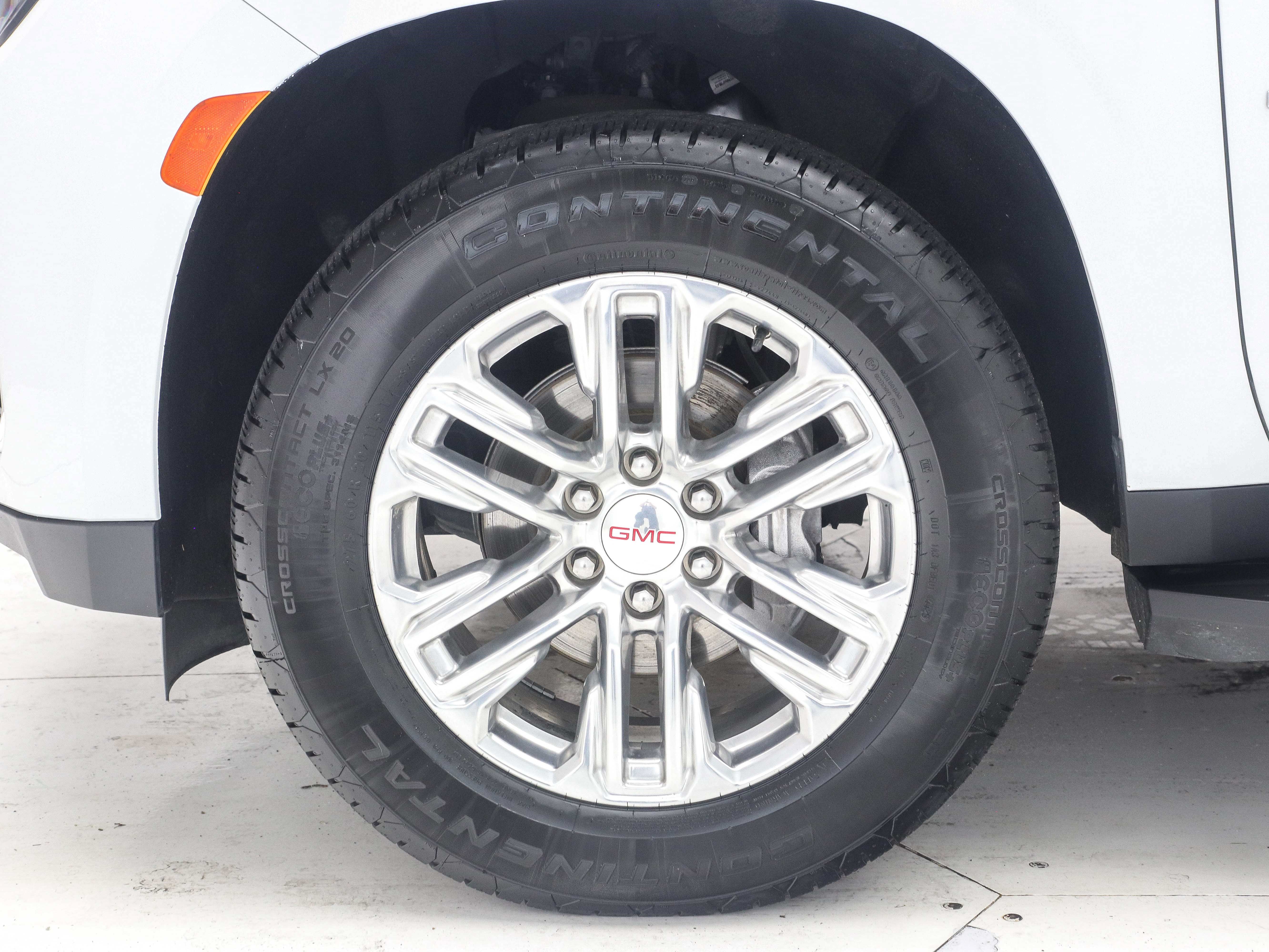 Used 2023 GMC Yukon XL SLT AWD/4WD image 25