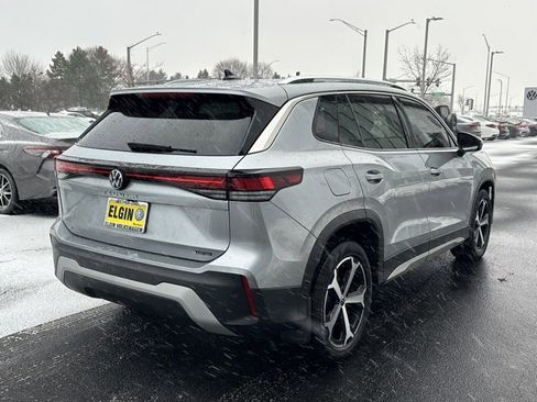 Certified 2025 Volkswagen Tiguan SE image 6