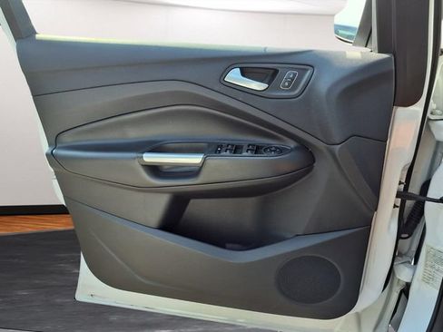 Used 2019 Ford Escape SE FWD image 16