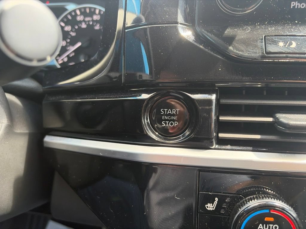 Used 2025 Nissan Pathfinder SL AWD/4WD image 26