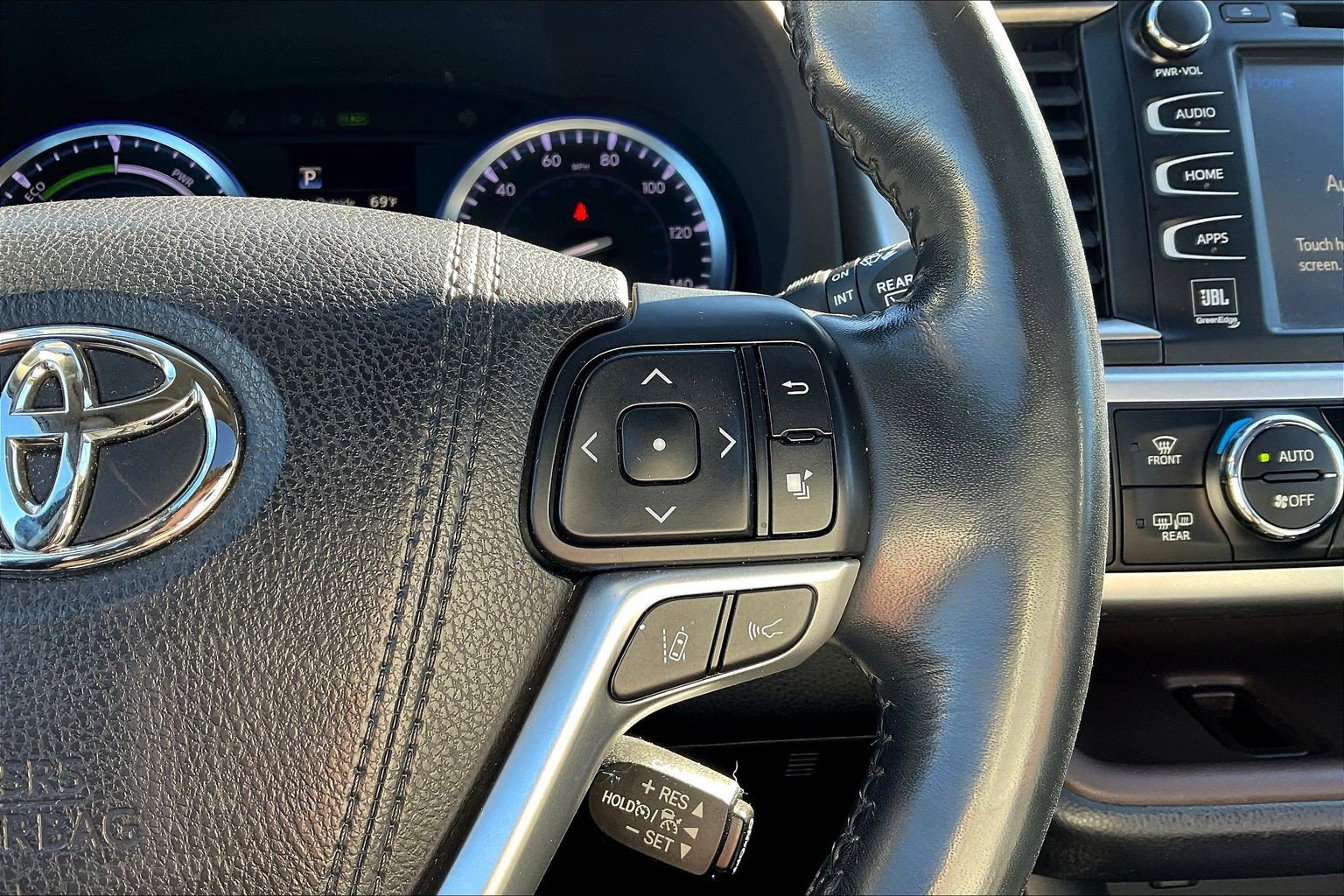 Used 2017 Toyota Highlander Limited Platinum AWD/4WD image 12