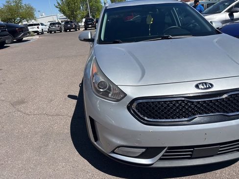 Used 2018 Kia Niro Touring image 4
