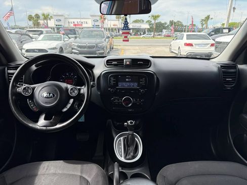 Used 2017 Kia Soul + w/ Designer's Package FWD image 10