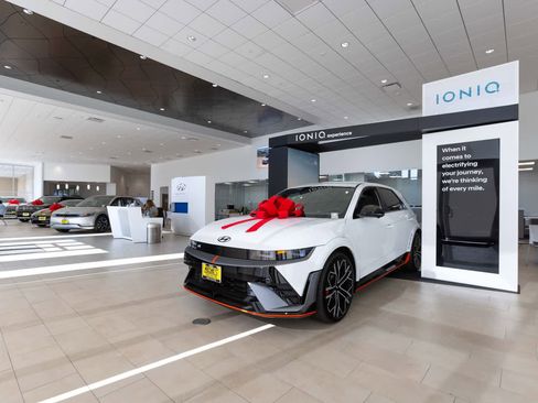 Used 2024 Toyota Corolla LE image 25