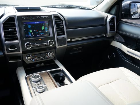 Used 2021 Ford Expedition Platinum image 24