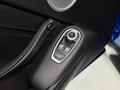 Used 2020 Aston Martin V8 Vantage Coupe image 38