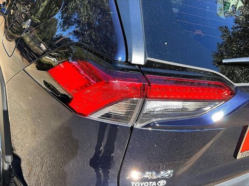 Used 2021 Toyota RAV4 XLE image 20