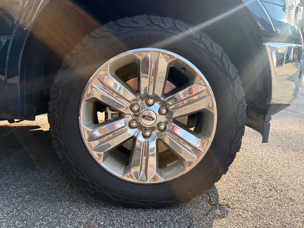Used 2019 Ford F150 Lariat w/ Equipment Group 502A Luxury AWD/4WD image 4