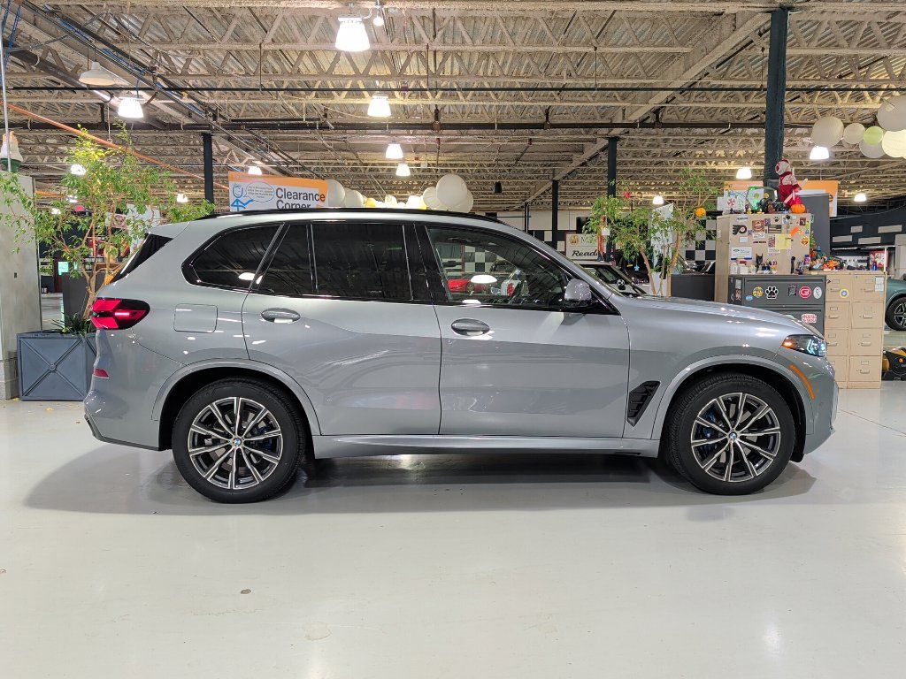 Certified 2026 BMW X5 xDrive40i w/ M Sport Package AWD/4WD image 8