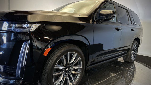 Used 2022 Cadillac Escalade Sport Platinum w/ Heavy-Duty Trailer Package AWD/4WD image 31