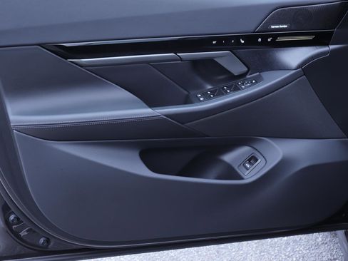 Certified 2025 BMW 530i image 10